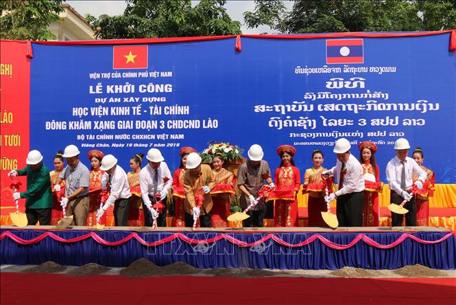 Trong ảnh: Lễ khởi công Dự án xây dựng Học viện Kinh tế – Tài chính Dongkhamxang (giai đoạn 3), được thực hiện từ nguồn vốn viện trợ không hoàn lại của Chính phủ Việt Nam và vốn đối ứng của Chính phủ Lào (19/7/2019). Ảnh: Xuân Tú – TTXVN 