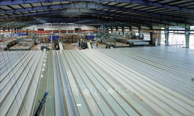 Trong ảnh: Nhà máy chế biến mủ cao su 27 tháng 2 (Công ty Cao su Việt -Lào). Ảnh: Phạm Kiên - TTXVN
