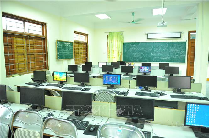 Trong ảnh: Phòng tin học của trường khang trang và hiện đại.Ảnh: Minh Đức - TTXVN