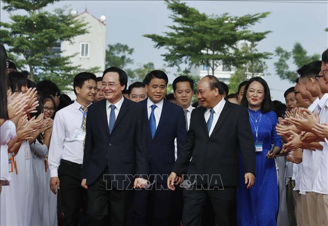 Trong ảnh: Thủ tướng Nguyễn Xuân Phúc và các đại biểu đến dự Lễ khai giảng năm học 2019-2020 tại Trường THPT Sơn Tây. Ảnh: Thống Nhất – TTXVN