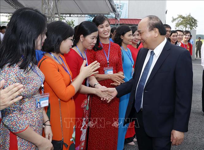 Trong ảnh: Thủ tướng Nguyễn Xuân Phúc và các đại biểu đến dự Lễ khai giảng năm học 2019-2020 tại Trường THPT Sơn Tây. Ảnh: Thống Nhất – TTXVN

