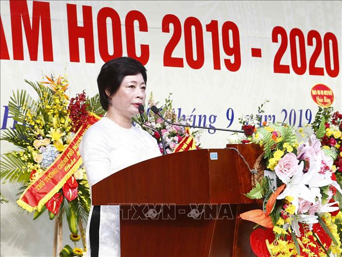 Trong ảnh: Hiệu trưởng Trường THPT Chuyên Hà Nội - Amsterdam Lê Thị Oanh phát biểu. Ảnh: Văn Điệp - TTXVN 