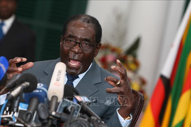 Trong ảnh: (tư liệu) cựu Tổng thống Robert Mugabe tại cuộc họp báo ở Harare, Zimbabwe, ngày 30/7/2013. Ảnh: THX/TTXVN