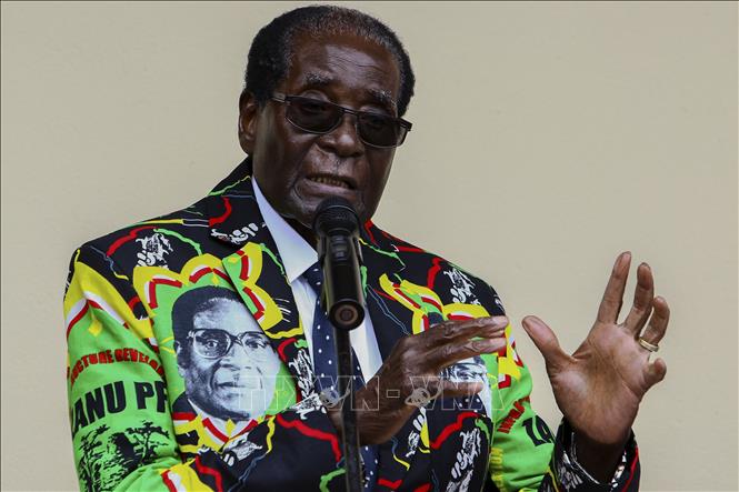 Trong ảnh: (tư liệu) cựu Tổng thống Zimbabwe Robert Mugabe tại cuộc họp báo ở Masvingo, ngày 17/12/2016. Ảnh: THX/TTXVN