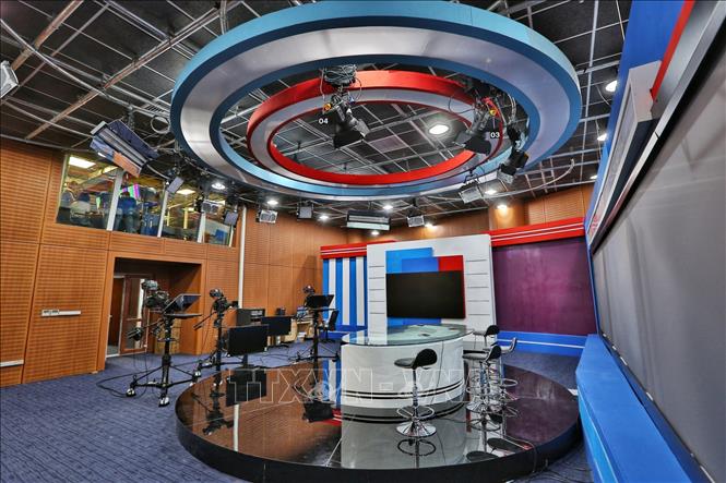 Trong ảnh: Trường quay của Truyền hình Thông tấn (Vnews). Ảnh: Thành Đạt - TTXVN
