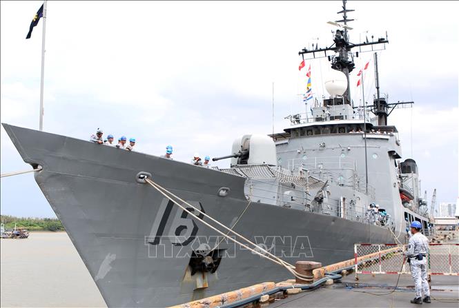 Trong ảnh: Tàu BRP Ramon Alcaraz, một trong những tàu chiến lớn nhất của hải quân Philippines cập cảng quốc tế Thành phố HCM. Ảnh: Xuân Khu-TTXVN 