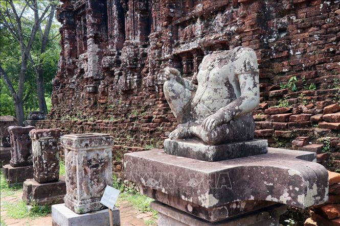 Trong ảnh: Những hiện vật tại Khu đền tháp Mỹ Sơn. Ảnh: Đỗ Trưởng - TTXVN