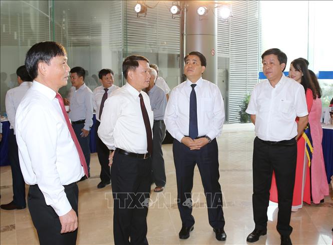 Trong ảnh: Chủ tịch UBND Thành phố Hà Nội Nguyễn Đức Chung và Tổng Giám đốc Thông tấn xã Việt Nam Nguyễn Đức Lợi cùng các đại biểu tham dự buổi lễ. Ảnh: Dương Giang – TTXVN