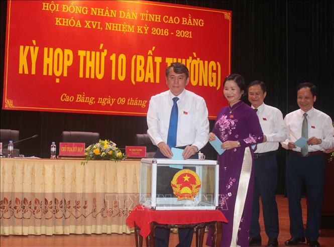 Trong ảnh: Các đại biểu bầu bổ sung Uỷ viên Uỷ ban nhân dân tỉnh Cao Bằng, nhiệm kỳ 2016 - 2021. Ảnh: Chu Hiệu - TTXVN