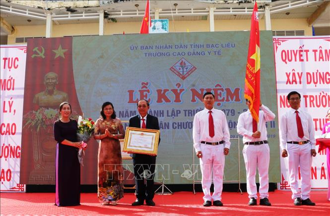 Trường Cao đẳng Y tế Bạc Liêu đón nhận Huân chương lao động hạng Hai - Ảnh  thời sự trong nước - Văn hoá & Xã hội - Thông tấn xã Việt Nam (TTXVN)