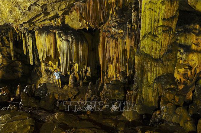 Photo: Van Trinh Cave is one of the biggest and most beautiful caves in Ninh Binh province.  VNA Photo: Minh Đức