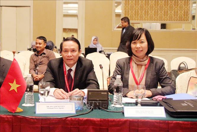 TTXVN hiện có quan hệ hợp tác song phương và đa phương với hơn 40 hãng thông tấn và tổ chức báo chí quốc tế lớn trên thế giới và là Ủy viên Ban chấp hành Tổ chức các hãng thông tấn Châu Á-Thái Bình Dương (OANA). Trong ảnh: Tổng Giám đốc Nguyễn Đức Lợi dẫn đầu đoàn đại biểu TTXVN tham dự Hội nghị Ban chấp hành OANA lần thứ 38, được tổ chức tại thủ đô Kuala Lumpur (Malaysia) từ ngày 13 - 15/2/2015. Ảnh: Kim Dung – TTXVN