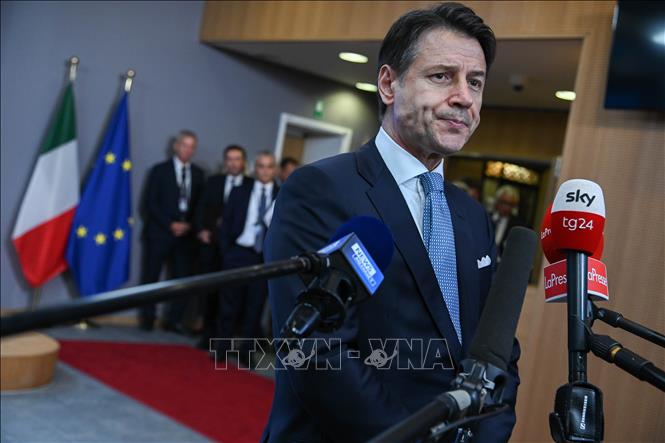 Trong ảnh: Thủ tướng Italy Giuseppe Conte   tại cuộc họp báo ở Brussels, Bỉ, ngày 11/9. Ảnh: THX/TTXVN