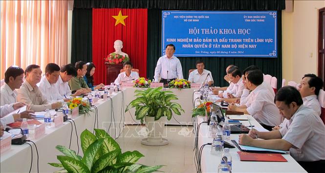 Trong ảnh: Ngày 8/8/2014, tại Sóc Trăng, Học viện Chính trị quốc gia Hồ Chí Minh phối hợp với Ban Chỉ đạo Tây Nam bộ và UBND tỉnh Sóc Trăng tổ chức Hội thảo khoa học “Kinh nghiệm đảm bảo và đấu tranh trên lĩnh vực nhân quyền ở Tây Nam bộ”. Ảnh: Trung Hiếu - TTXVN 