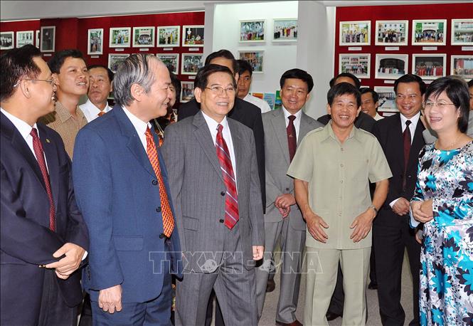 Trong ảnh: Chủ tịch nước Nguyễn Minh Triết dự lễ kỷ niệm 50 năm Ngày thành lập Học viện Hành chính (Học viện Chính trị - Hành chính quốc gia Hồ Chí Minh), ngày 28/5/2009, tại Hà Nội. Ảnh: Nguyễn Khang - TTXVN