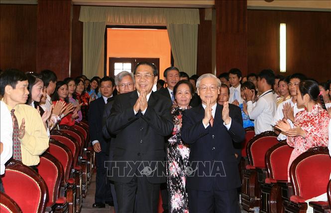 Trong ảnh: Tổng Bí thư Nguyễn Phú Trọng và Tổng Bí thư, Chủ tịch nước Lào Choummaly Sayasone đến thăm Học viện Chính trị - Hành chính quốc gia Hồ Chí Minh, ngày 9/8/2011. Ảnh: Thống Nhất - TTXVN
