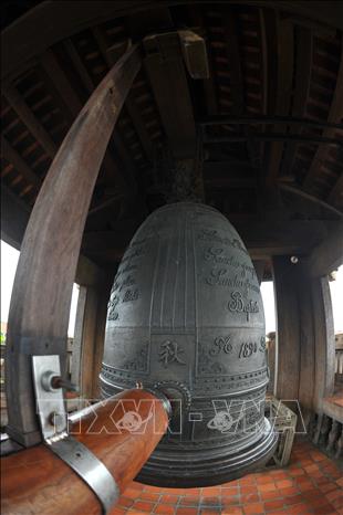 Photo: The bell on the Phat Diem bell tower. VNA Photo: Minh Đức