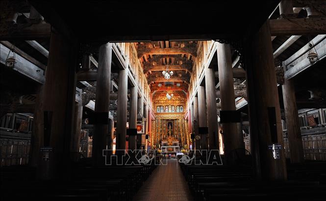 Photo: The one-piece iron-wood pillars inside the Phat Diem Cathedral. VNA Photo: Minh Đức
