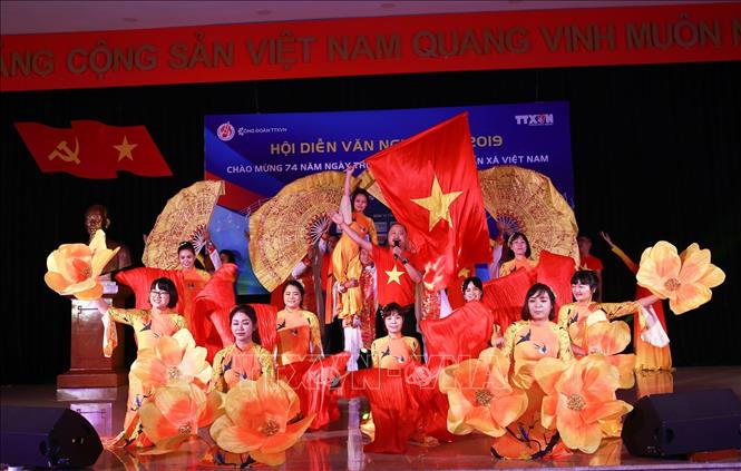 Trong ảnh: Tiết mục tham dự hội diễn mang tên “Rạng rỡ Việt Nam” của đơn vị Báo Tin tức. Ảnh: Trọng Đạt - TTXVN