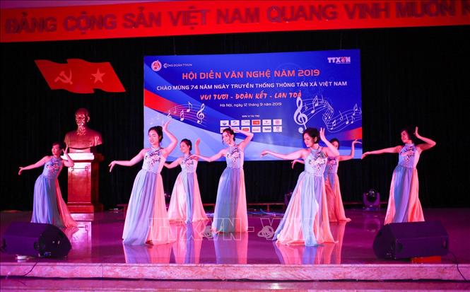 Trong ảnh: Tiết mục “ Bánh trôi nước” của đơn vị VietnamNews. Ảnh: Trọng Đạt - TTXVN