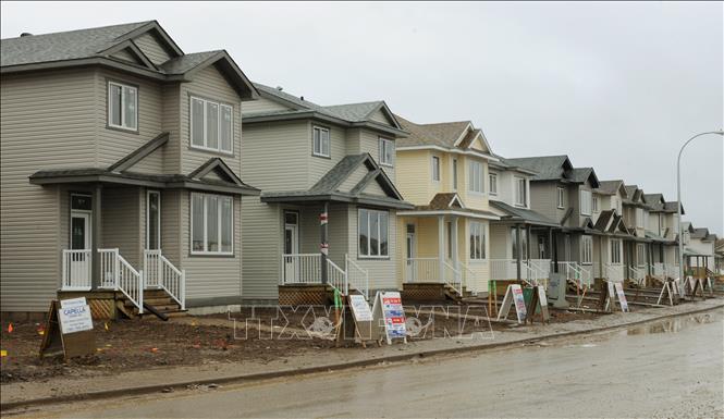 Trong ảnh: Nhà được giao bán tại Alberta, Canada. Ảnh: AFP/TTXVN