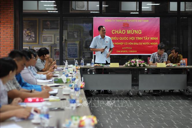 Trong ảnh: Đoàn Đại biểu Quốc hội tỉnh Tây Ninh làm việc với Công ty TNHH CANSPORT Việt Nam. Ảnh: Thanh Tân - TTXVN