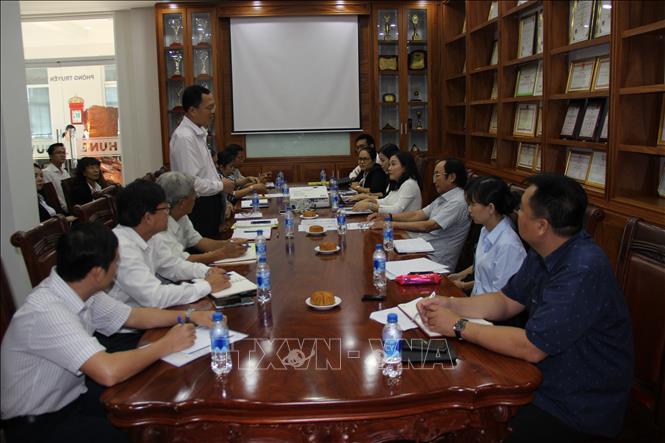 Trong ảnh: Đoàn Đại biểu Quốc hội tỉnh Tây Ninh làm việc với Công ty TNHH Hùng Duy. Ảnh: Thanh Tân - TTXVN