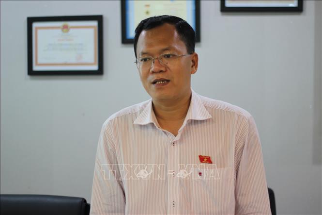 Trong ảnh: Phó Trưởng đoàn phụ trách đoàn Đại biểu quốc hội đơn vị tỉnh Tây Ninh Huỳnh Thanh Phương làm việc tại Công ty cổ phần xi măng Fico Tây Ninh. Ảnh: Thanh Tân - TTXVN