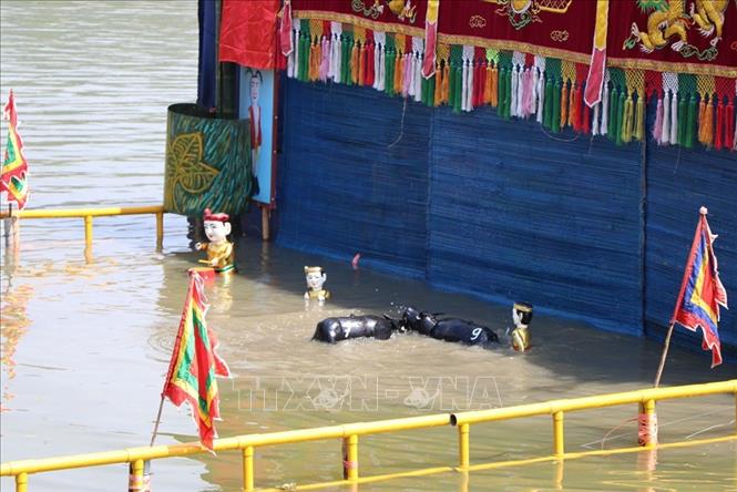 Trong ảnh: Trình diễn tiết mục chọi trâu. Ảnh: Mạnh Minh – TTXVN