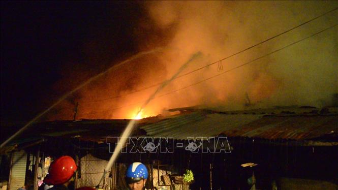 Trong ảnh: Hiện trường vụ cháy. Ảnh: Đậu Tất Thành – TTXVN
