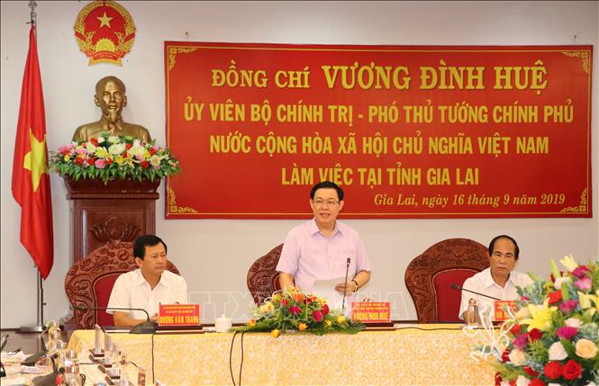 Ủy viên Bộ Chính trị, Phó Thủ tướng Vương Đình Huệ phát biểu tại buổi làm việc. Ảnh: Hoài Nam – TTXVN.