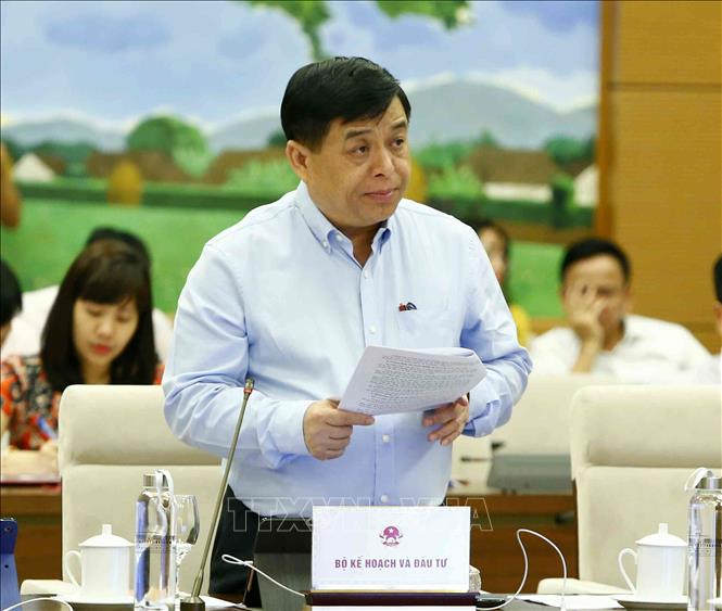 Trong ảnh: Bộ trưởng Bộ Kế hoạch và Đầu tư Nguyễn Chí Dũng trình bày tờ trình. Ảnh: Văn Điệp – TTXVN 