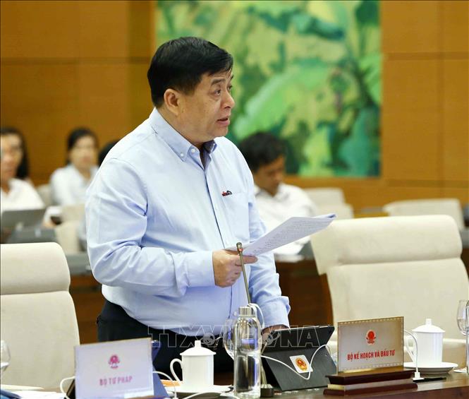 Trong ảnh: Bộ trưởng Bộ Kế hoạch và Đầu tư Nguyễn Chí Dũng trình bày tờ trình. Ảnh: Văn Điệp – TTXVN 