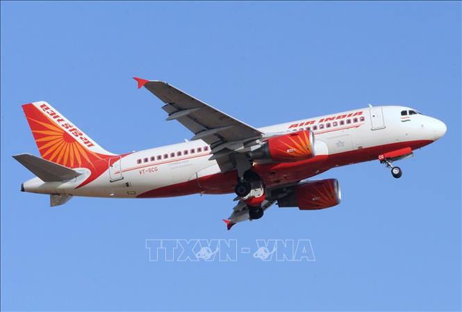 Trong ảnh (tư liệu): Một máy bay của Hãng hàng không Air India cất cánh tại sân bay quốc tế Sardar Vallabhbhai ở Ahmedabad, Ấn Độ. Ảnh: AFP/TTXVN