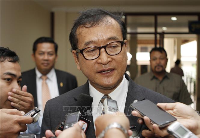 Trong ảnh (tư liệu): Thủ lĩnh Đảng Cứu nguy dân tộc Campuchia (CNRP) đối lập Sam Rainsy trong cuộc họp báo tại Phnom Penh ngày 19/12/2014. Ảnh: AFP/TTXVN
