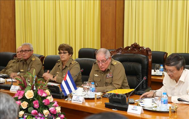Trong ảnh: Thượng tướng Álvaro López Miera cùng thành viên đoàn quân sự cấp cao Cuba tham dự đối thoại.  Ảnh: Dương Giang - TTXVN