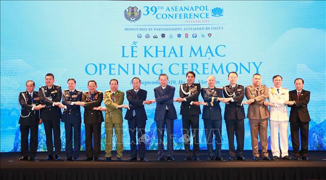 Trong ảnh: Đại tướng Tô Lâm, Ủy viên Bộ Chính trị, Bộ trưởng Bộ Công an với Tư lệnh Cảnh sát các nước ASEAN dự Hội nghị. Ảnh: Doãn Tấn - TTXVN