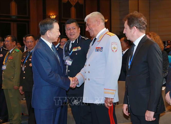 Trong ảnh: Đại tướng Tô Lâm, Ủy viên Bộ Chính trị, Bộ trưởng Bộ Công an với các đại biểu dự Hội nghị. Ảnh: Doãn Tấn - TTXVN