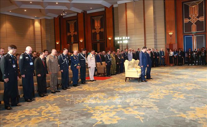 Trong ảnh: Đại tướng Tô Lâm, Ủy viên Bộ Chính trị, Bộ trưởng Bộ Công an và các đại biểu cùng tưởng niệm những cảnh sát các nước ASEAN hy sinh trong khi làm nhiệm vụ. Ảnh: Doãn Tấn - TTXVN