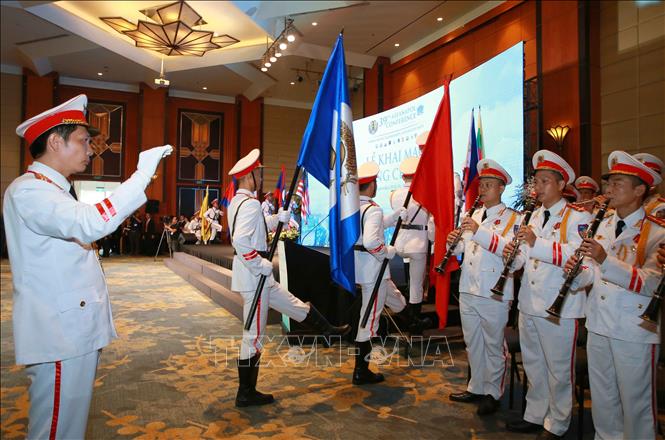 Trong ảnh: Lễ rước cờ khai mạc Hội nghị Tư lệnh Cảnh sát các nước ASEAN lần thứ 39. Ảnh: Doãn Tấn - TTXVN