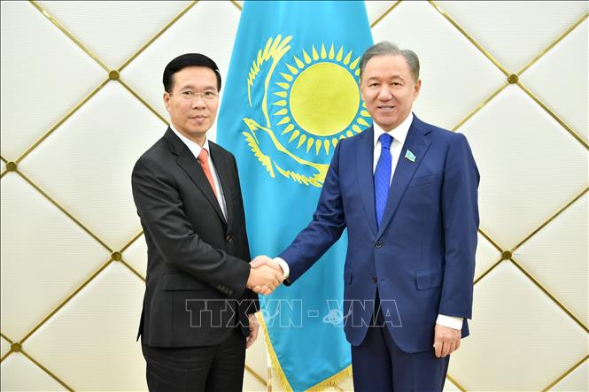 Trong ảnh: Chủ tịch Hạ viện Kazakhstan Nurlan Nigmatulin đón Trưởng Ban Tuyên giáo Trung ương Võ Văn Thưởng. Ảnh: Duy Trinh - Pv TTXVN từ Kazakhstan


