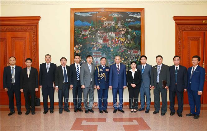 Trong ảnh: Bộ trưởng Bộ Công an Tô Lâm chụp ảnh lưu niệm với các đại biểu. Ảnh: Doãn Tấn - TTXVN