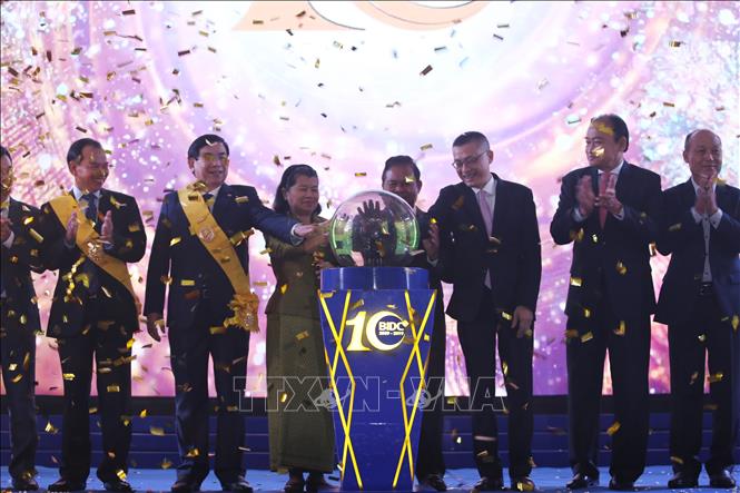 Nghi thức đánh dấu kỷ niệm 10 năm thành lập BIDC. Ảnh: Trần Long - Minh Hưng, P/v CQTT TTXVN tại Campuchia