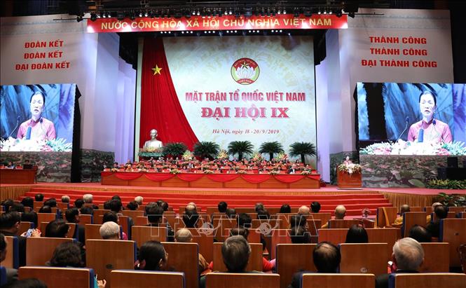 Trong ảnh: Phó Chủ tịch Ủy ban Trung ương Mặt trận Tổ quốc Việt Nam Trương Thị Ngọc Ánh trình bày Báo cáo tổng hợp và tiếp thu ý kiến tham luận, thảo luận tại Đại hội. Ảnh: TTXVN