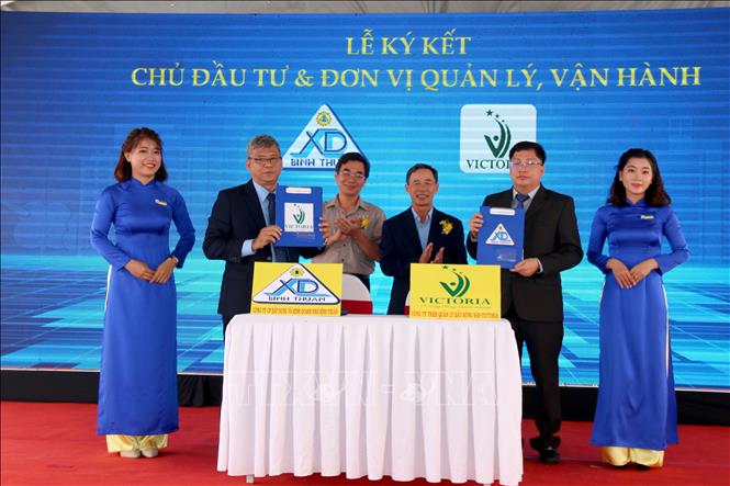 Trong ảnh: Các đơn vị ký kết hợp tác đầu tư, quản lý và vận hành tòa nhà tại buổi lễ. Ảnh: Nguyễn Thanh - TTXVN
