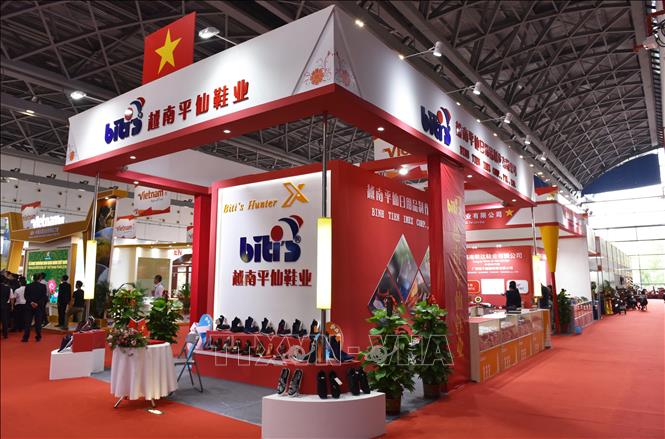 Trong ảnh: Một góc gian hàng Việt Nam tại Hội chợ CAEXPO.  Ảnh: Lương Anh Tuấn-Pv TTXVN tại Trung Quốc    