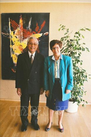 Trong ảnh: Chủ tịch Hạ viện Đức, Giáo sư, Tiến sỹ Rita Süssmuth tiếp Thủ tướng Võ Văn Kiệt trong chuyến thăm chính thức CHLB Đức, tháng 6/1993. Ảnh: Minh Đạo - TTXVN
		