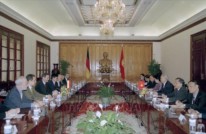 Trong ảnh: Chủ tịch Quốc hội Nguyễn Văn An hội đàm với Chủ tịch Hội đồng Liên bang Đức Matthias Plazek (2005). Ảnh: Trí Dũng - TTXVN