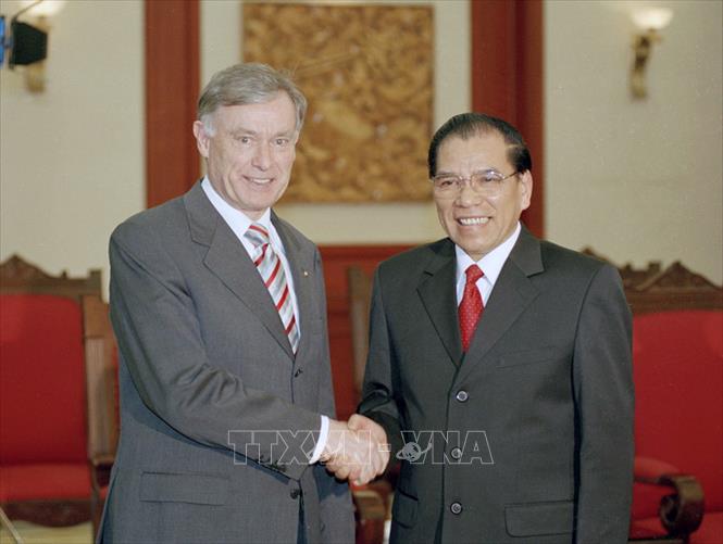 Trong ảnh: Tổng Bí thư Nông Đức Mạnh tiếp Tổng thống CHLB Đức Horst Köhler thăm chính thức Việt Nam, ngày 21/5/2007, tại Hà Nội. Ảnh: Nhan Sáng - TTXVN