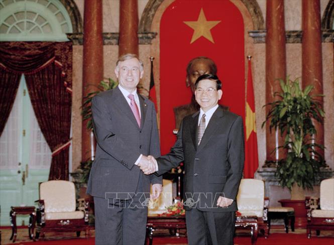 Trong ảnh: Chủ tịch nước Nguyễn Minh Triết đón Tổng thống CHLB Đức Horst Köhler thăm chính thức Việt Nam từ ngày 21 - 23/5/2007. Ảnh: Nhan Sáng - TTXVN